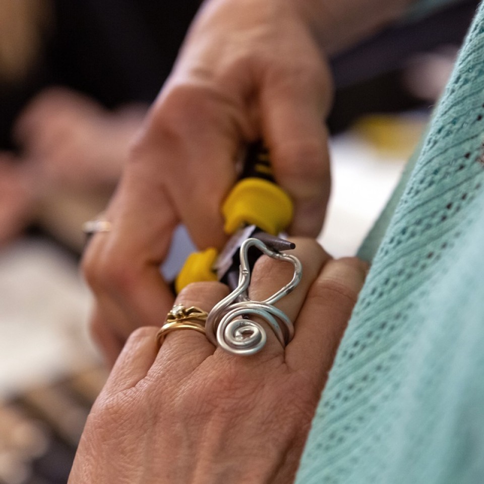 Braid and tie: from metal wire to a ring