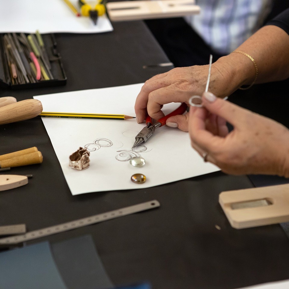 From drawing to jewellery: create your own pendant heart for Valentine's Day