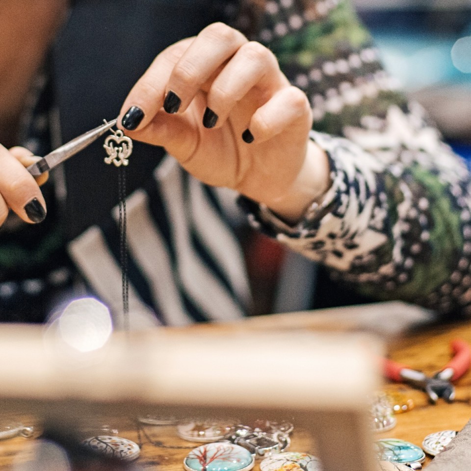 Bending and filing: from steel to your jewel